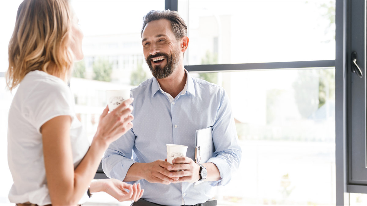 collegue_shutterstock_1111808225.jpg