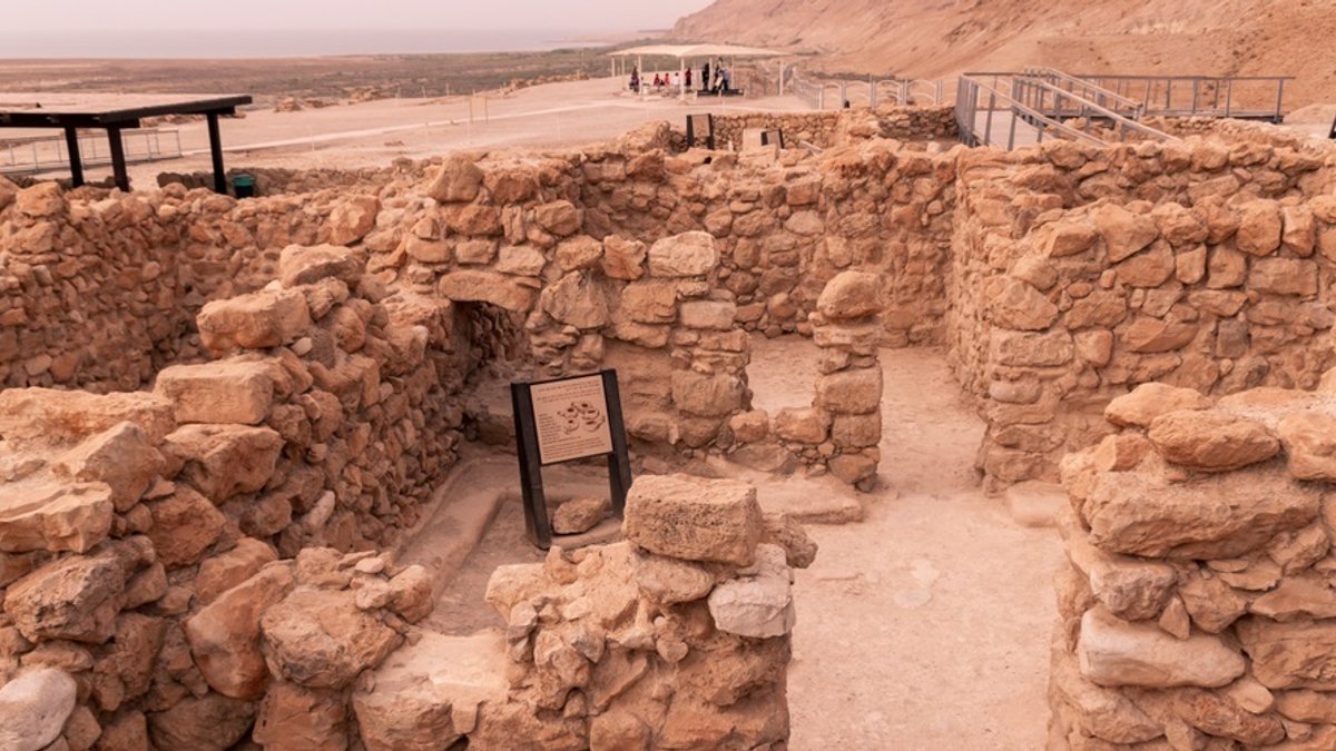 web3-qumran-ruins-explore-tour-rebeca-ker-hoshen-shutterstock-1.jpg