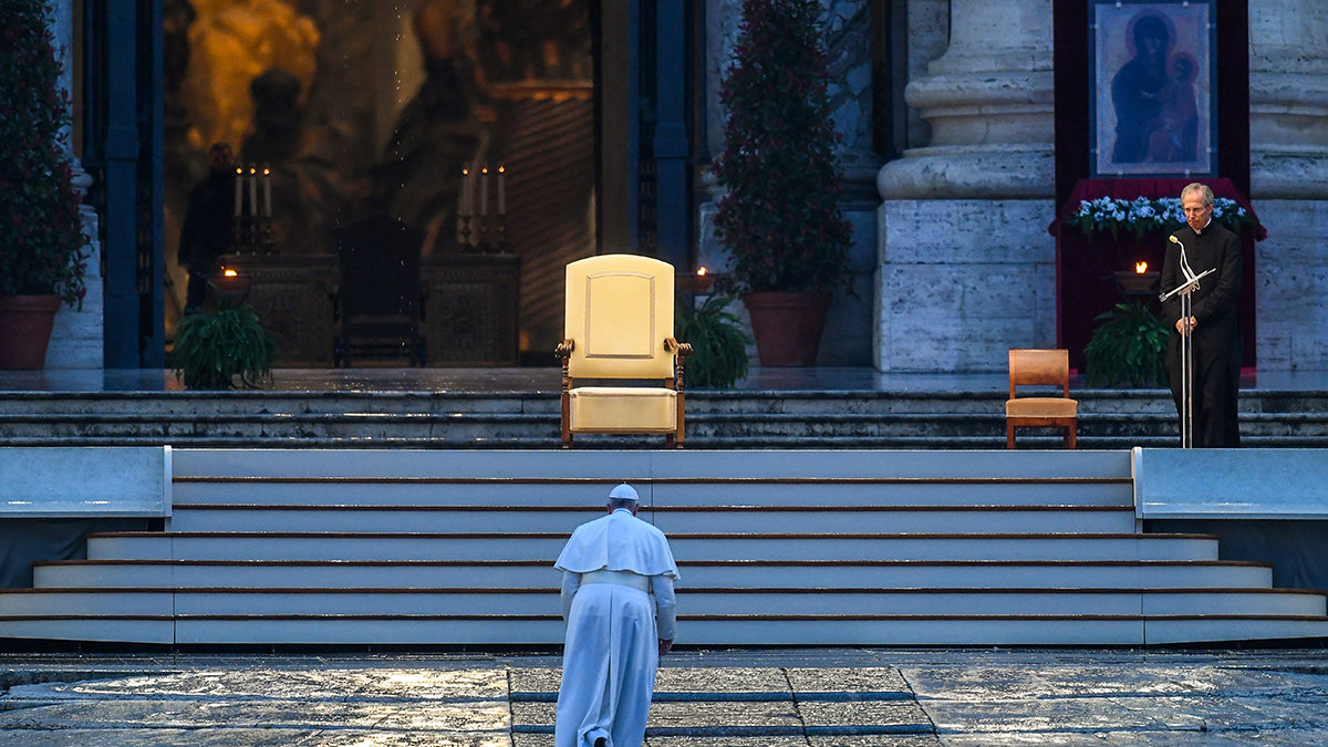 afpmar2720-pope-francis-urbi-et-orbi-000_1q84l1.jpg