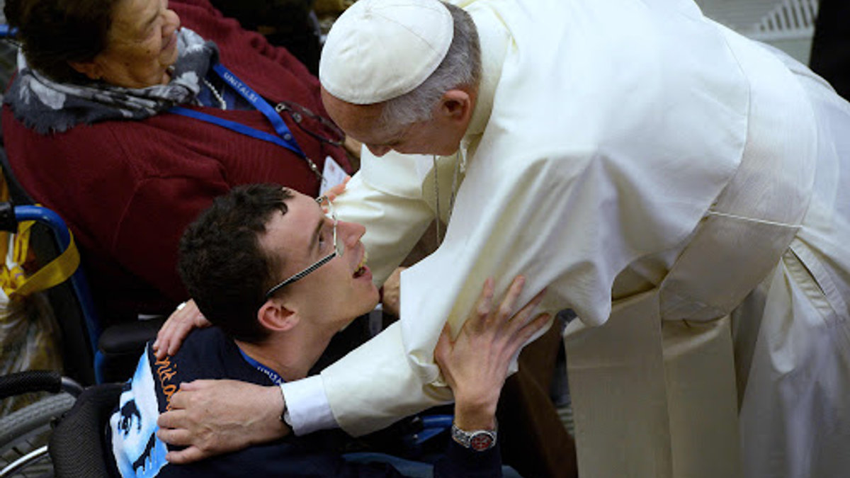 Pope Francis meets a disabled man – ar