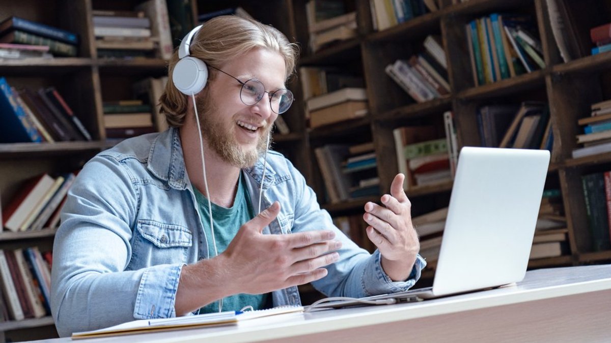 web-10-online-learning-teacher-shutterstock_1526125214-insta_photos.jpg