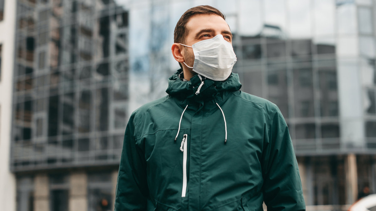 MAN, MEDICAL MASK,