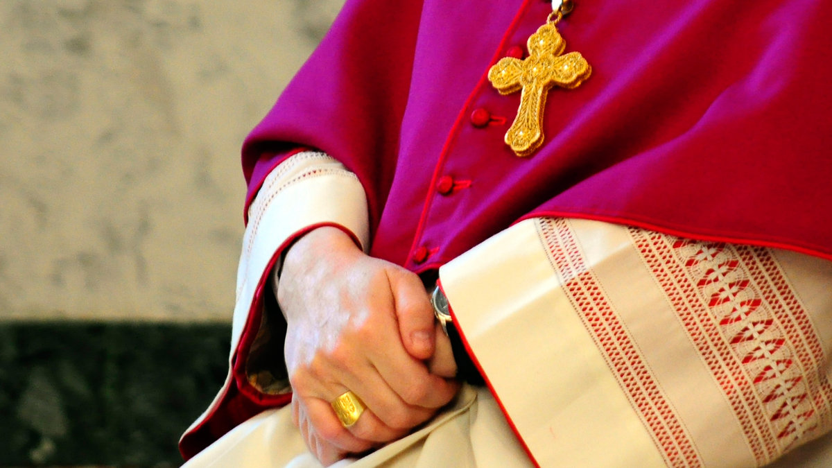 HERO-BISHOP-HAND-CCROSS-RING-Paval Hadzinski-CC