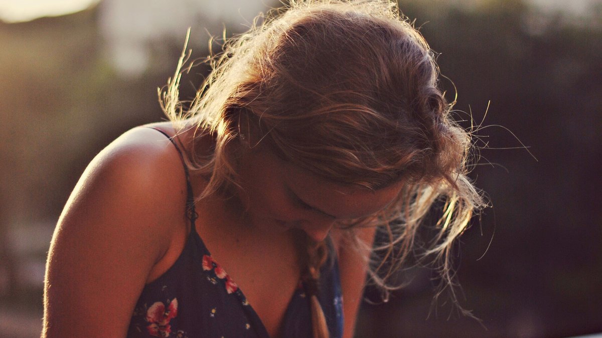 WEB-HUMILITY-PRAY-WOMAN-GIRL-lauren rushing-CC
