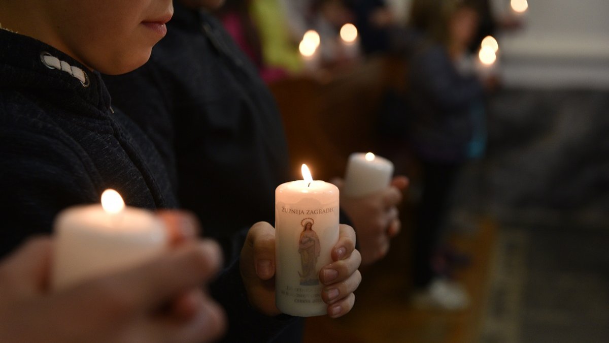 web3-vigil-mass-easter-saturday-candle-druzina.jpg