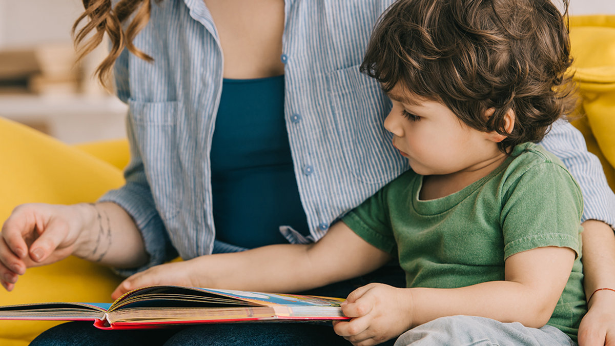 WEB3;WOMAN;CHILD;MOTHER;BOOK;Shutterstock_1380283853;KS01