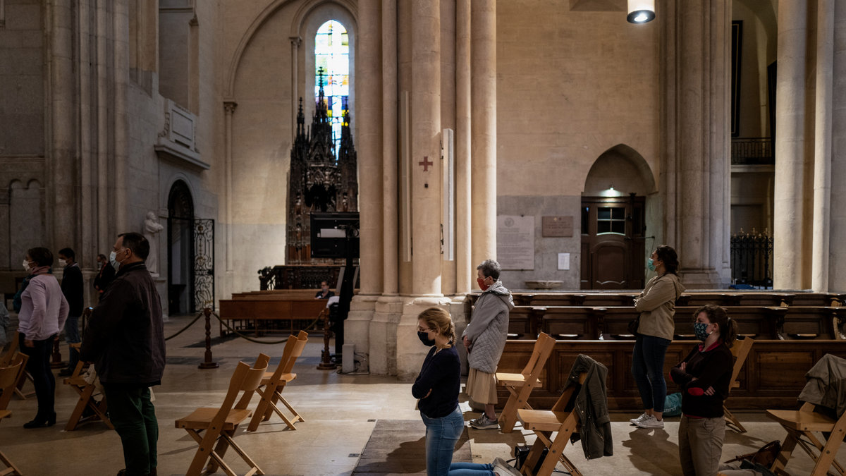 mass-france-covid-000_1s55j8.jpg