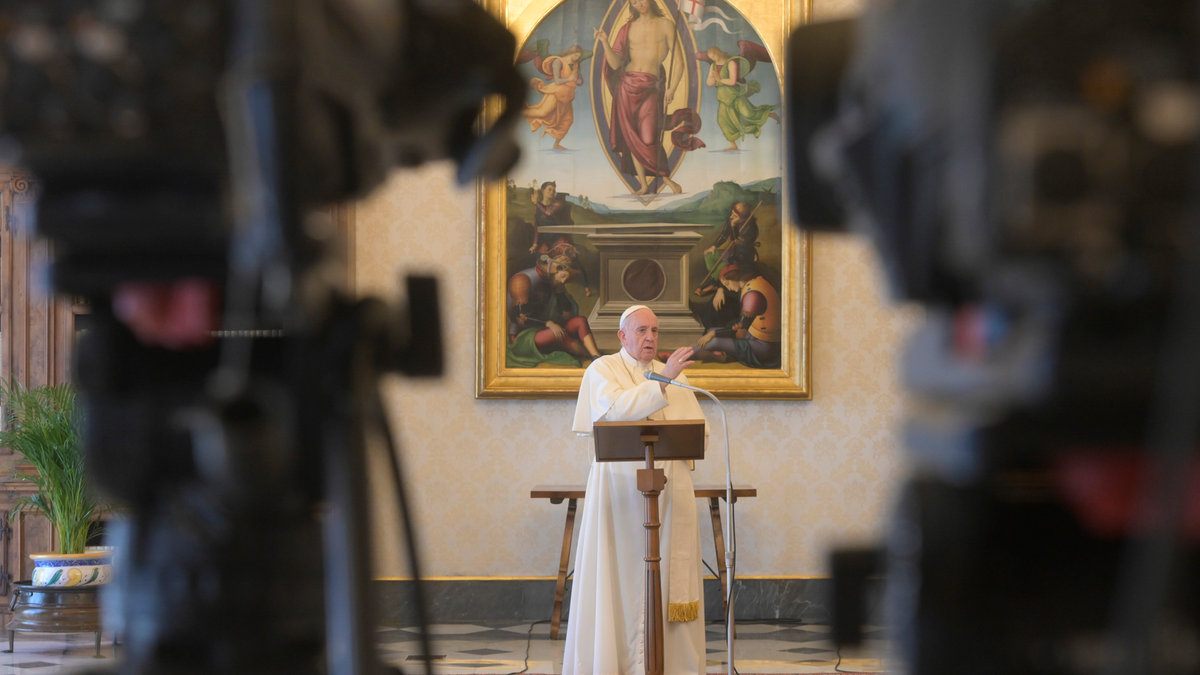 web2-am051020-pope-francis-angelus-regina-caeli-may102020-photo-by-vatican-media-foto_1.jpg
