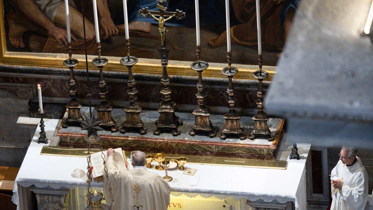 web2-am051820-pope-francis-holy-mass-centenary-saint-john-paul-ii-vatican-media-foto_3-1.jpg