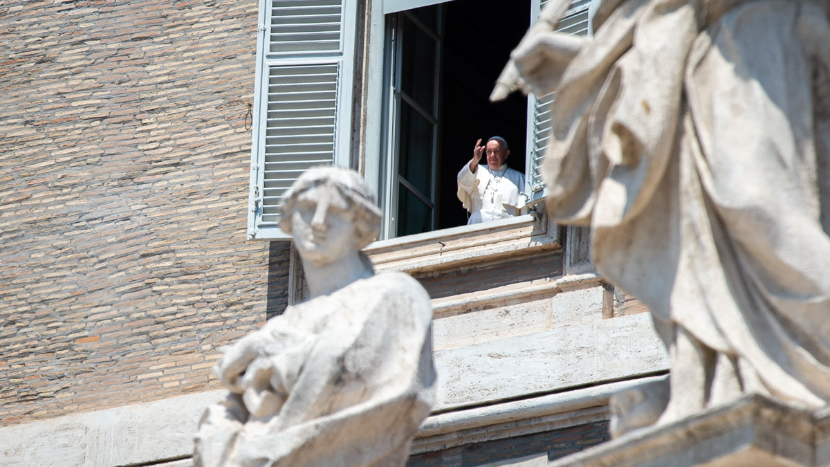 web2-am052420-pope-francis-angelus-may-24-2020-antoine-mekary-aleteia-am_6174.jpg