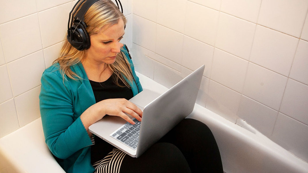 web3-woman-laptop-bath-tub-shutterstock_1707386572-rustycanuck.jpg