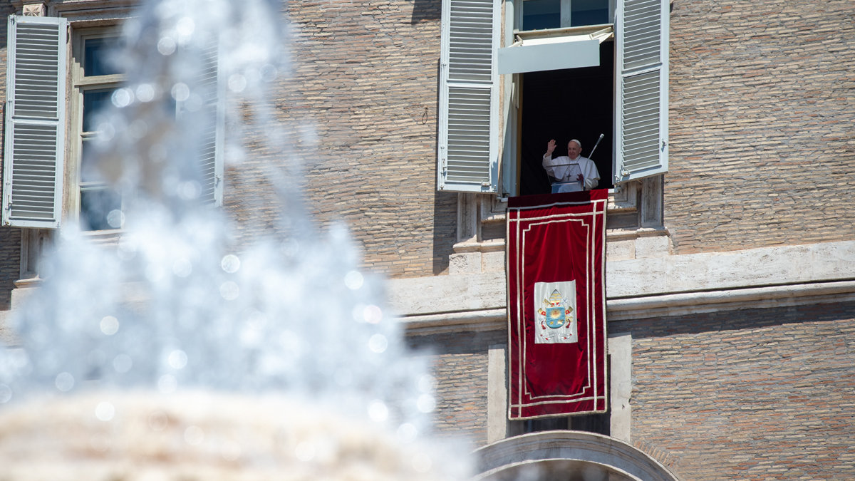 WEB2-AMJ2820-POPE-FRANCIS-SUNDAY-ANGELUS-Antoine-Mekary-ALETEIA-AM_7074.jpg