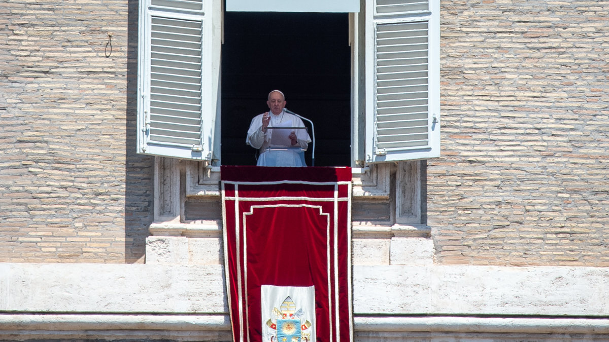 WEB2-AMJ2820-POPE-FRANCIS-SUNDAY-ANGELUS-Antoine-Mekary-ALETEIA-AM_7211.jpg