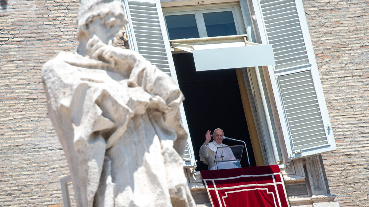 WEB2-AMJ2820-POPE-FRANCIS-SUNDAY-ANGELUS-Antoine-Mekary-ALETEIA-AM_7272.jpg
