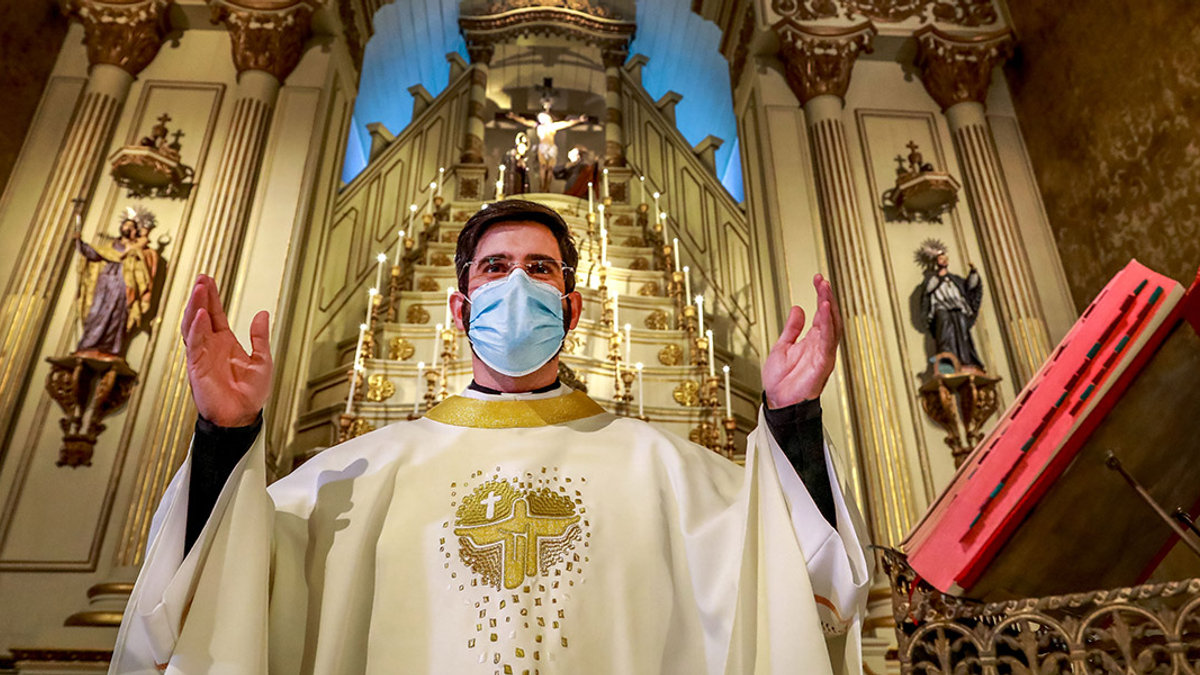 PRIEST