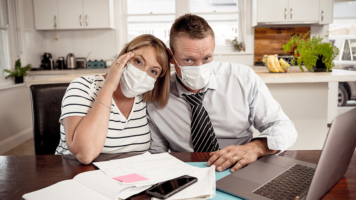 WEB3-COUPLE-BUDGET-HOME-QUARANTINE-shutterstock_1680055246-Sam-Wordley.jpg