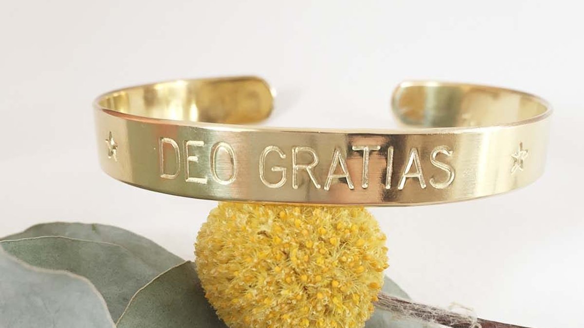 bracelet-grave-deo-gratias-1-e1594396061581.jpg