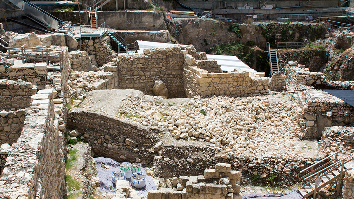 GIVATI PARKING LOT DIG