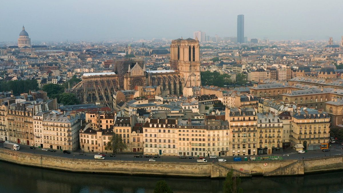 NOTRE-DAME-PARIS-FRANCE-AERIAL-VIEW-000_1HO4ME.jpg