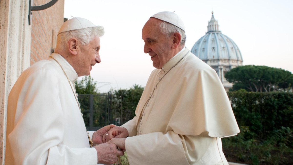 POPE-FRANCIS-BENEDICT-000_DV1599284.jpg