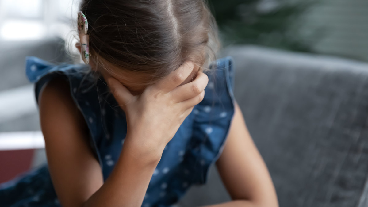 petite fille triste
