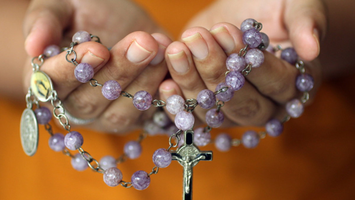 web3-rosary-pray-prayer-hands-hold-shutterstock_1400757953.jpg
