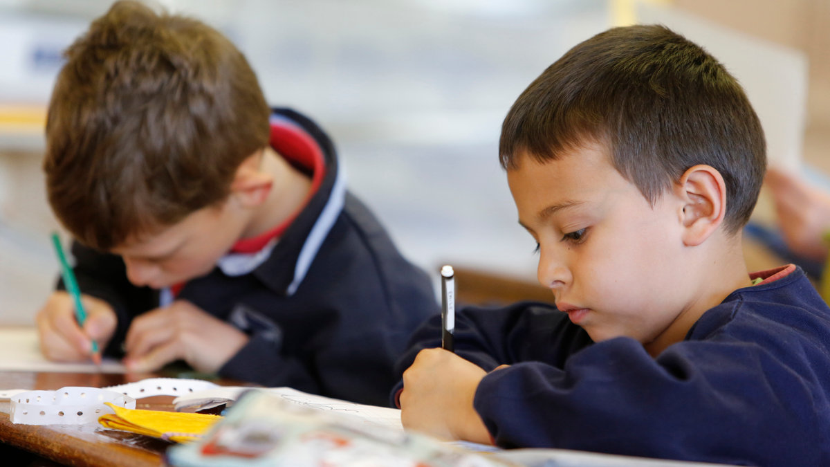 ENFANTS-EN-CLASSE-e1704979026203.jpg