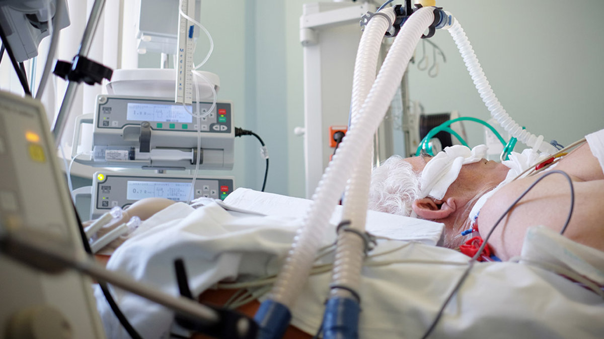 WEB3-HOSPITAL-MAN-PATIENT-EUTHANASIA-shutterstock_1692063865-Kiryl-Lis.jpg