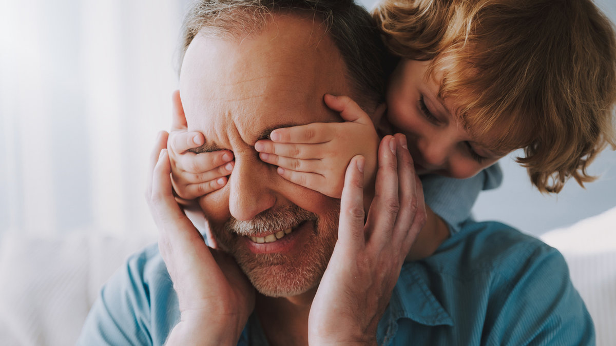 HANDS ON EYES,