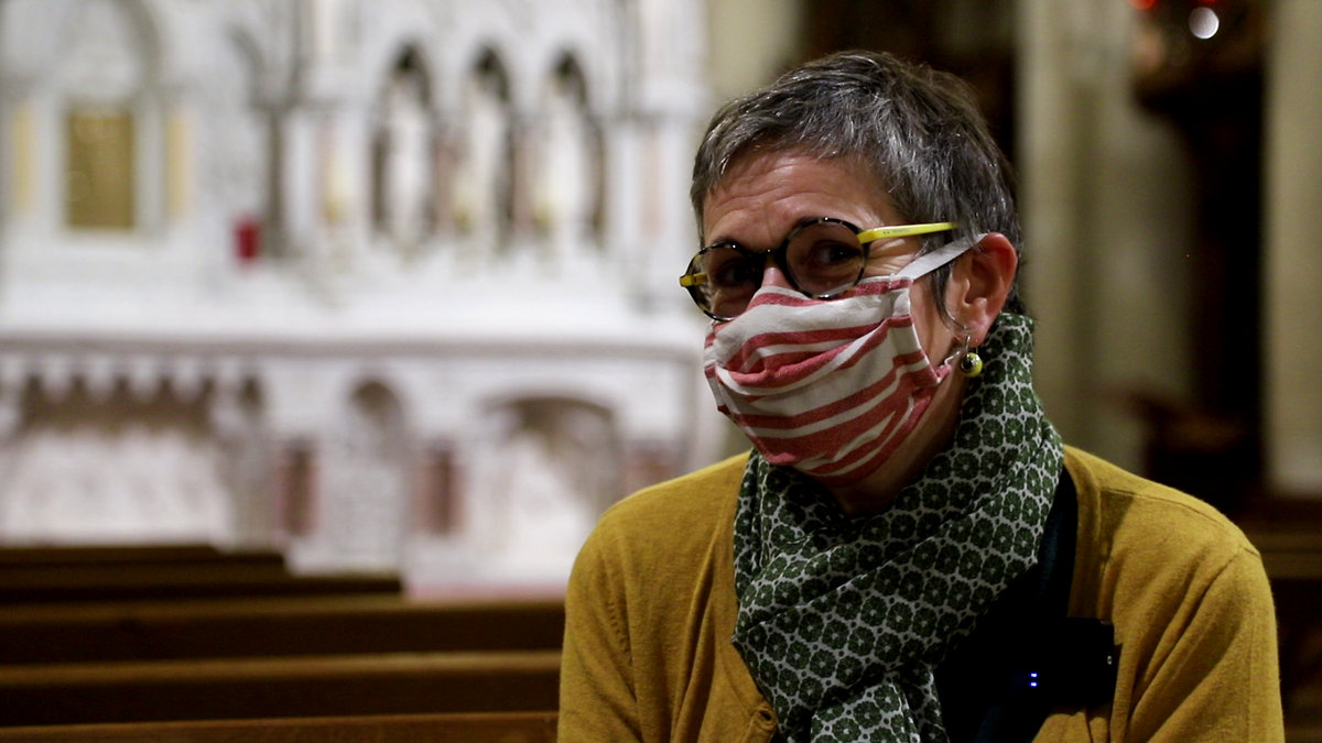 Sylvie-a-Notre-Dame-de-Montligeon-a-loccasion-de-la-veillee-de-priere-pour-les-victimes-du-terrorisme-le-14-novembre-2020-Montligeon-.png