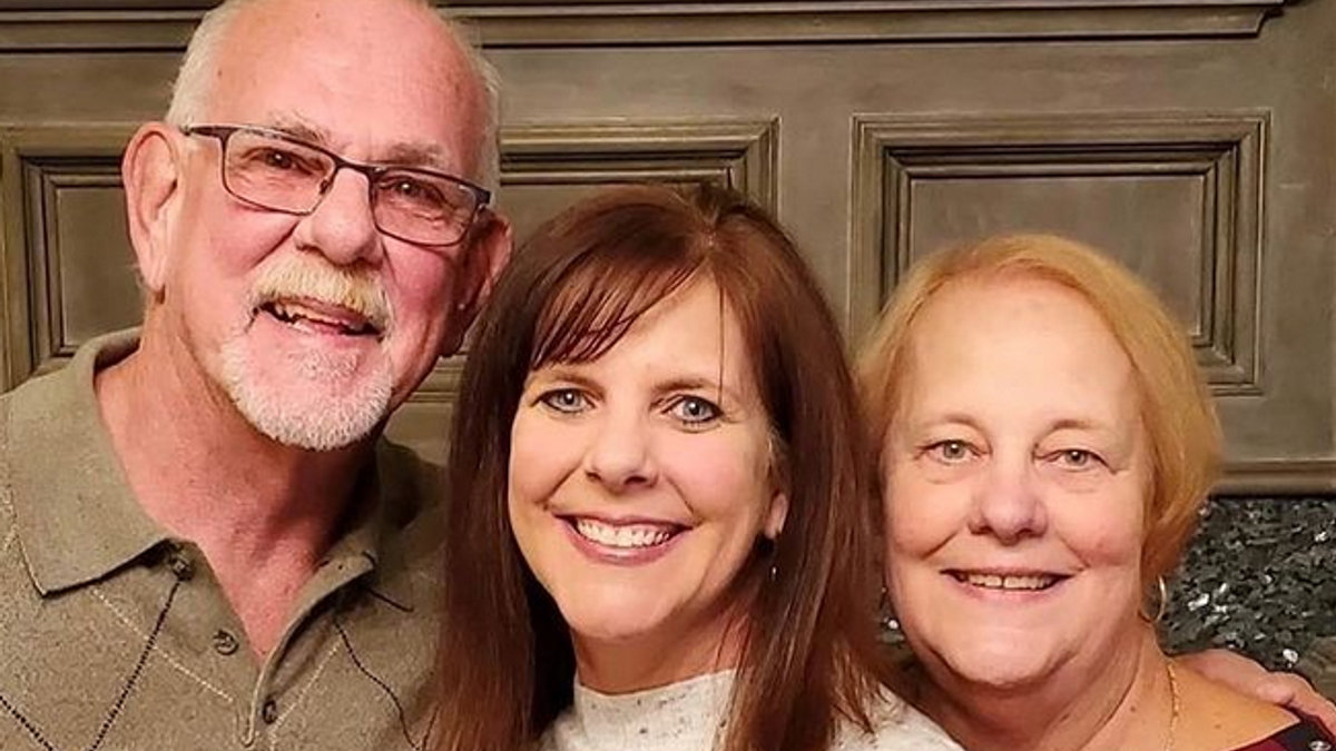 Laura-Mabry-parents.png