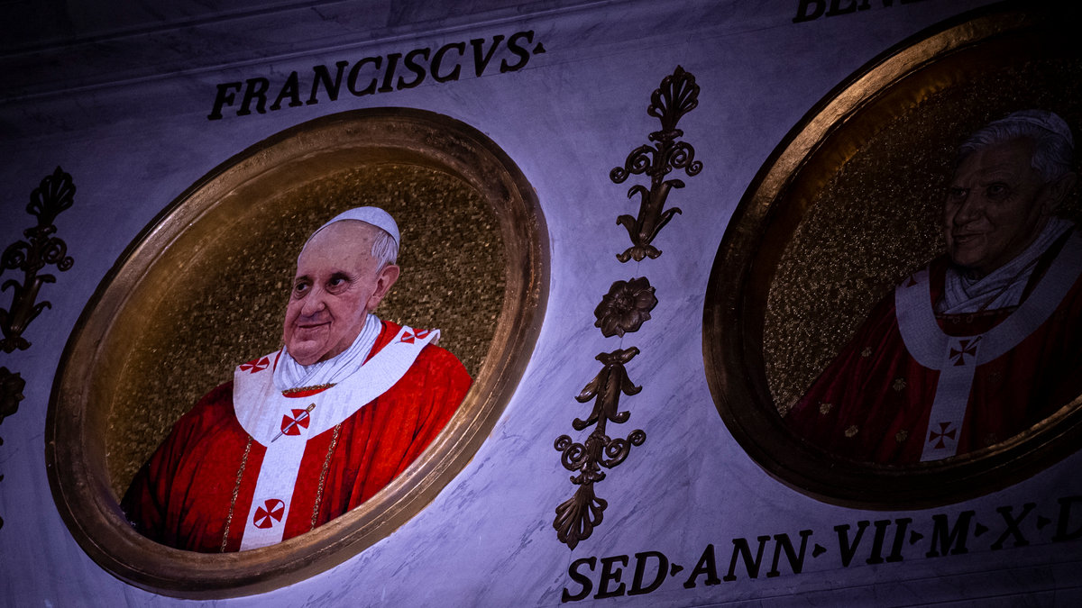 WEB2-Pope-Francis-mosaic-Antoine-Mekary-AM_1828.jpg