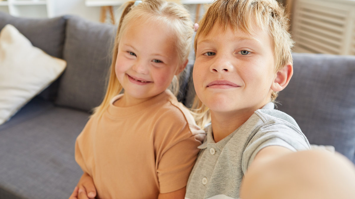 WEB3-DOWN-SYNDROME-SISTER-BROTHER-SIBLING-shutterstock_1819186934-e1643497982559.jpg