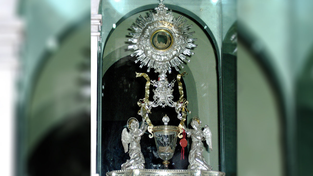 WEB3-Eucharistic-miracle-of-Lanciano.jpg