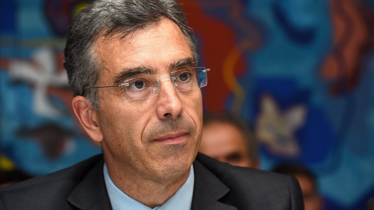DOMINIQUE REYNIÉ