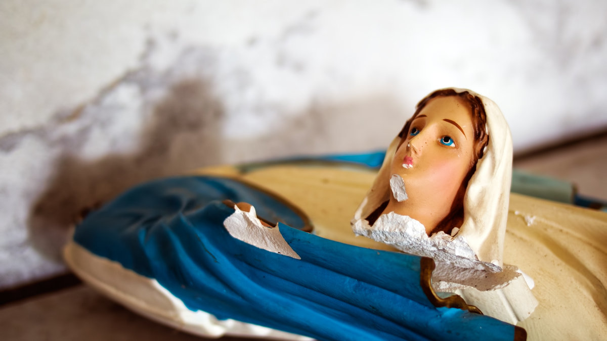 ZNISZCZONA FIGURA