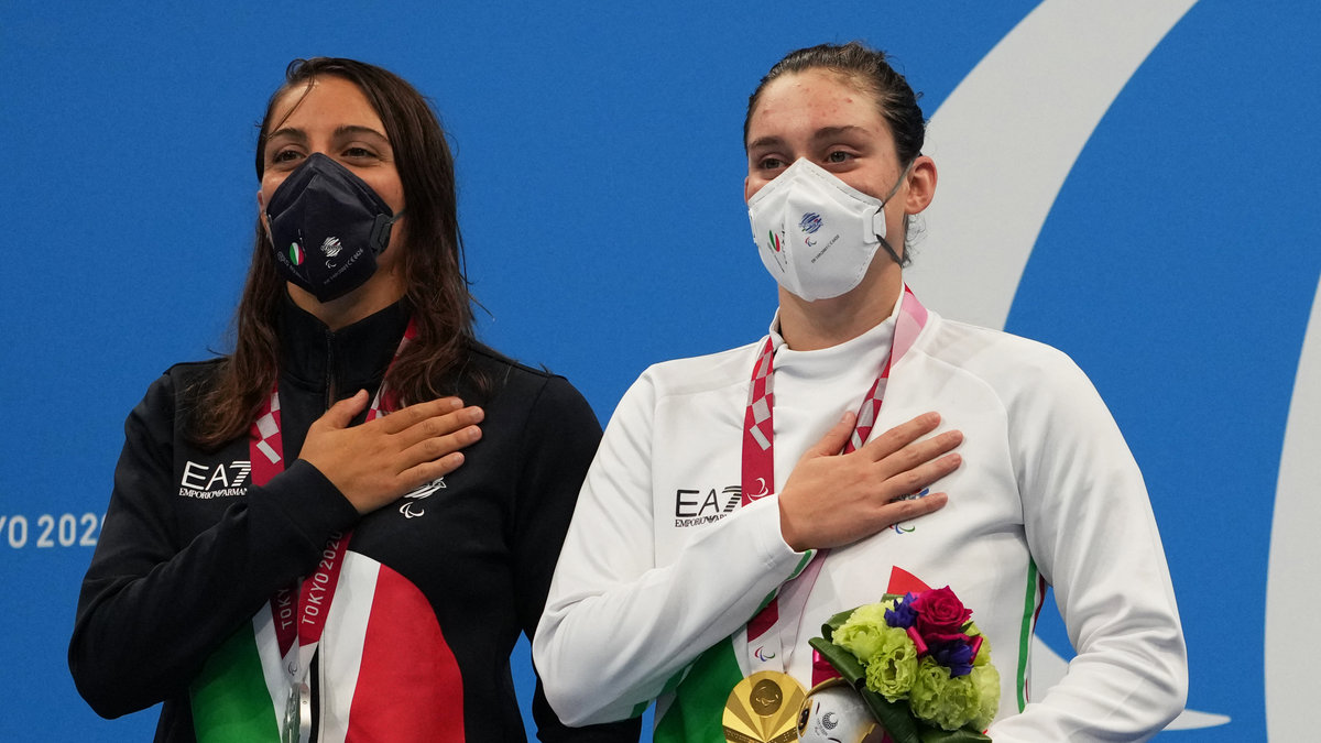 053_AR-210825SWIMMING10004-Cover.jpg