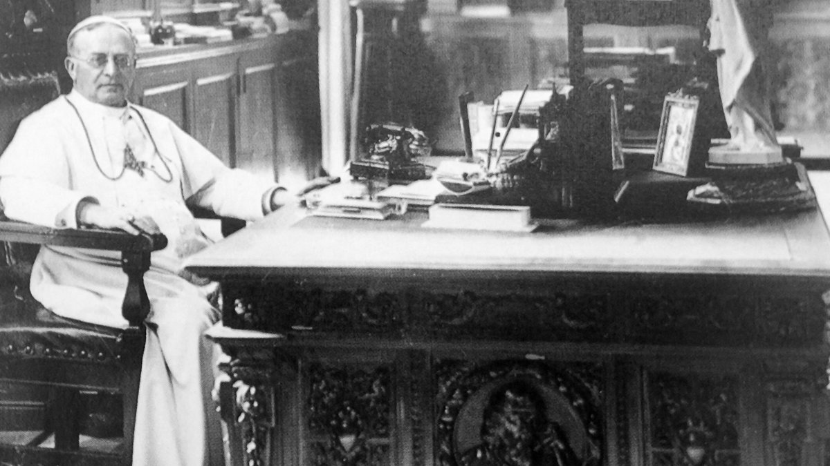 Pope Pius XI was the first to use a mobile phone … in 1932