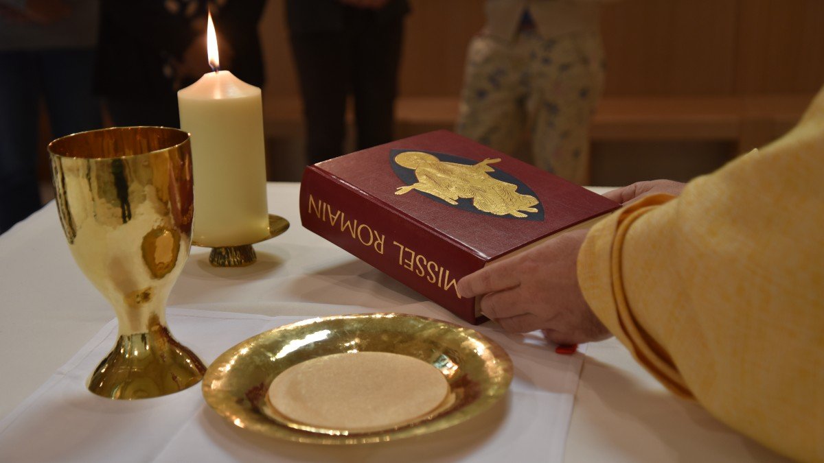FRENCH-MISSAL-FRANCOIS-REGIS-SALEFRAN-MAME.jpg