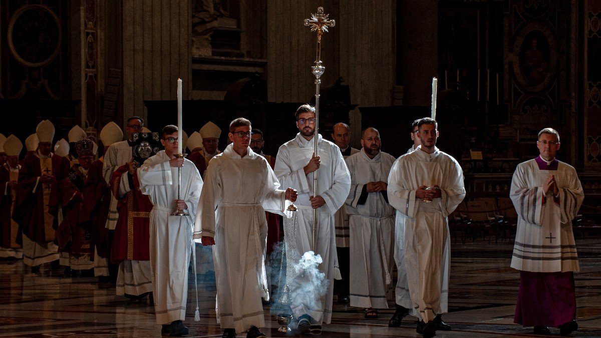 PROCESSION-CROSS-MASS-ciric_391021.jpg