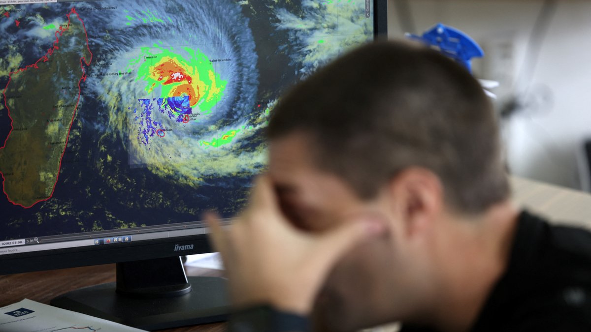 WEB2-BATSIRAI-CYCLONE-MADAGASCAR-AFP-000_9XT8J8.jpg