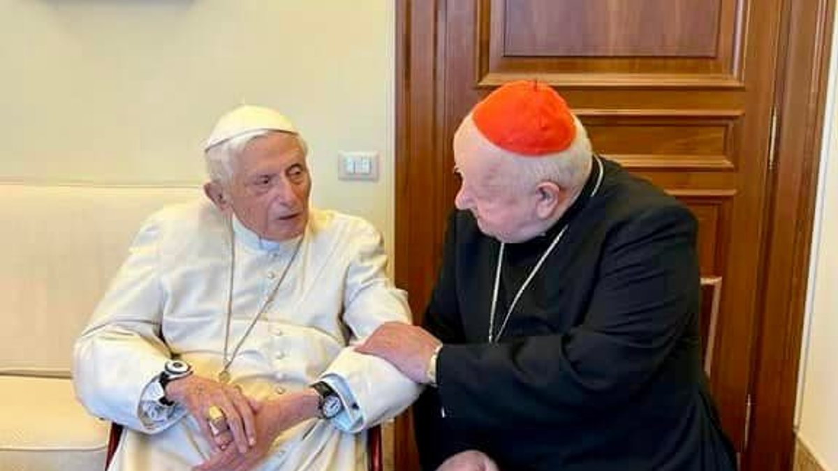 Pope-Emeritus-Benedette-XVI-and-Cardinal-Stanislaw-Dziwisz-archbishop-emeritus-of-Krakow