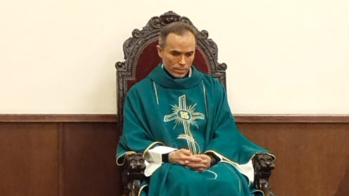Rússia expulsa o padre Fernando Vera
