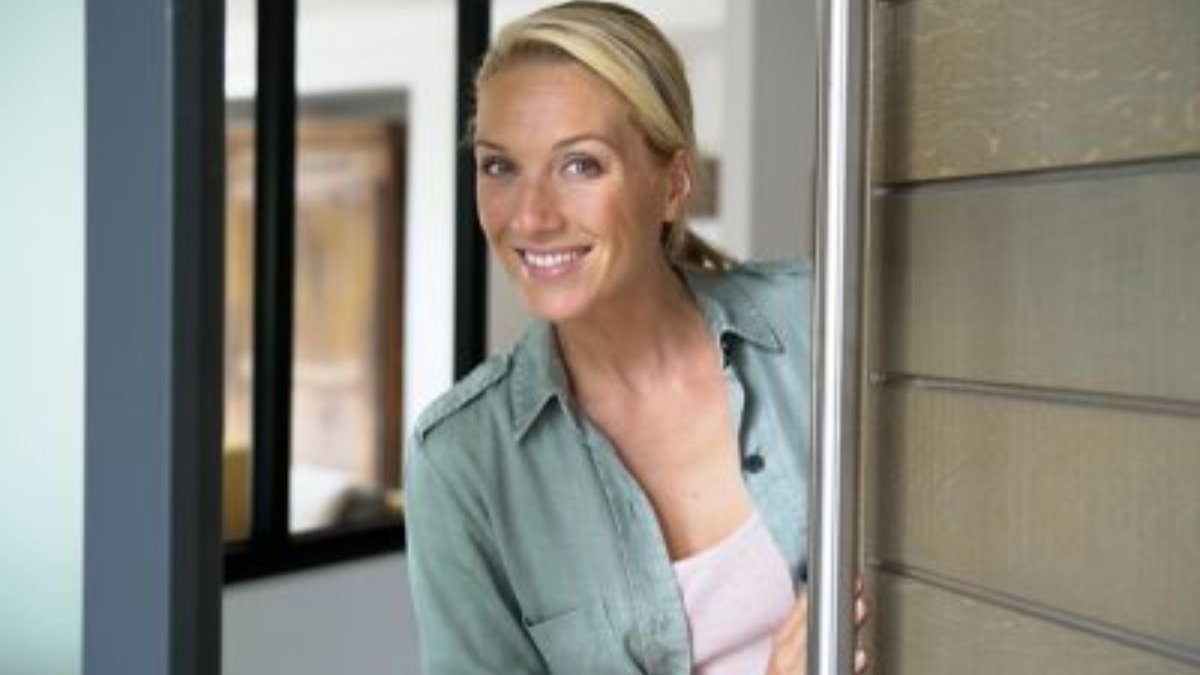 woman-outside-of-her-house