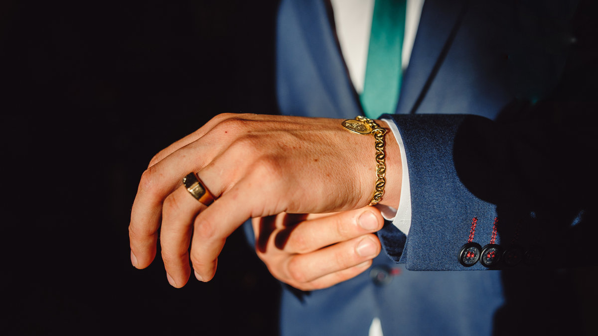 BRACELET