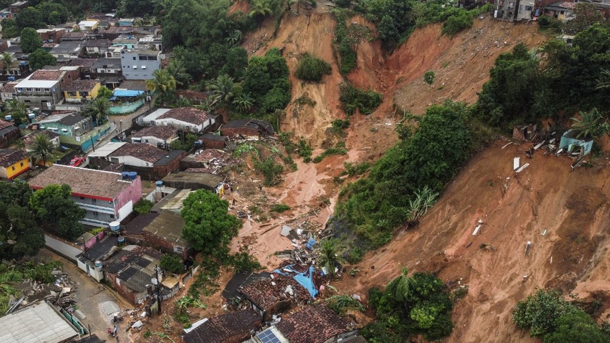 Chuva e deslizamento em Pernambuco