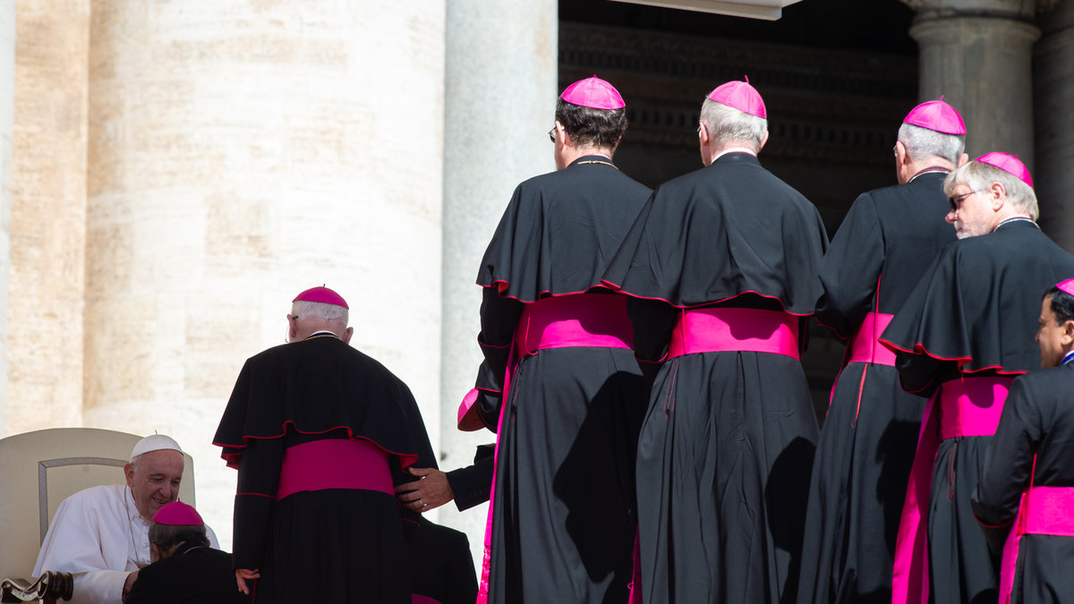 Pope Francis meet with bishop at the end of his weekly general audience