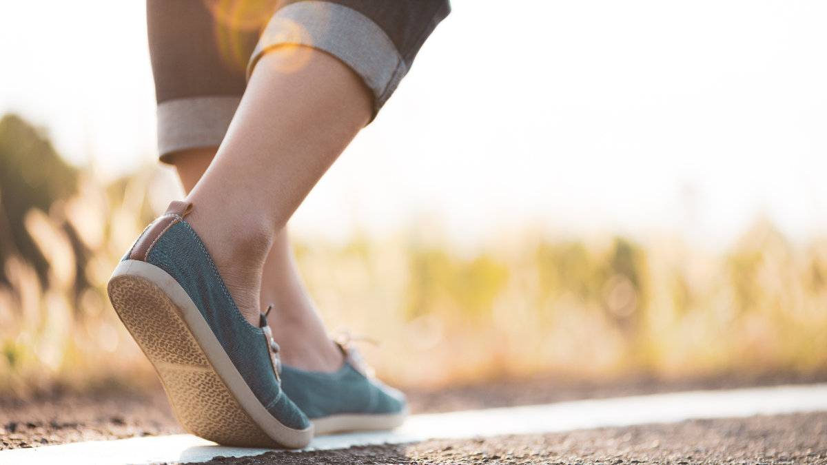 PIEDI, CAMMINARE, STRADA