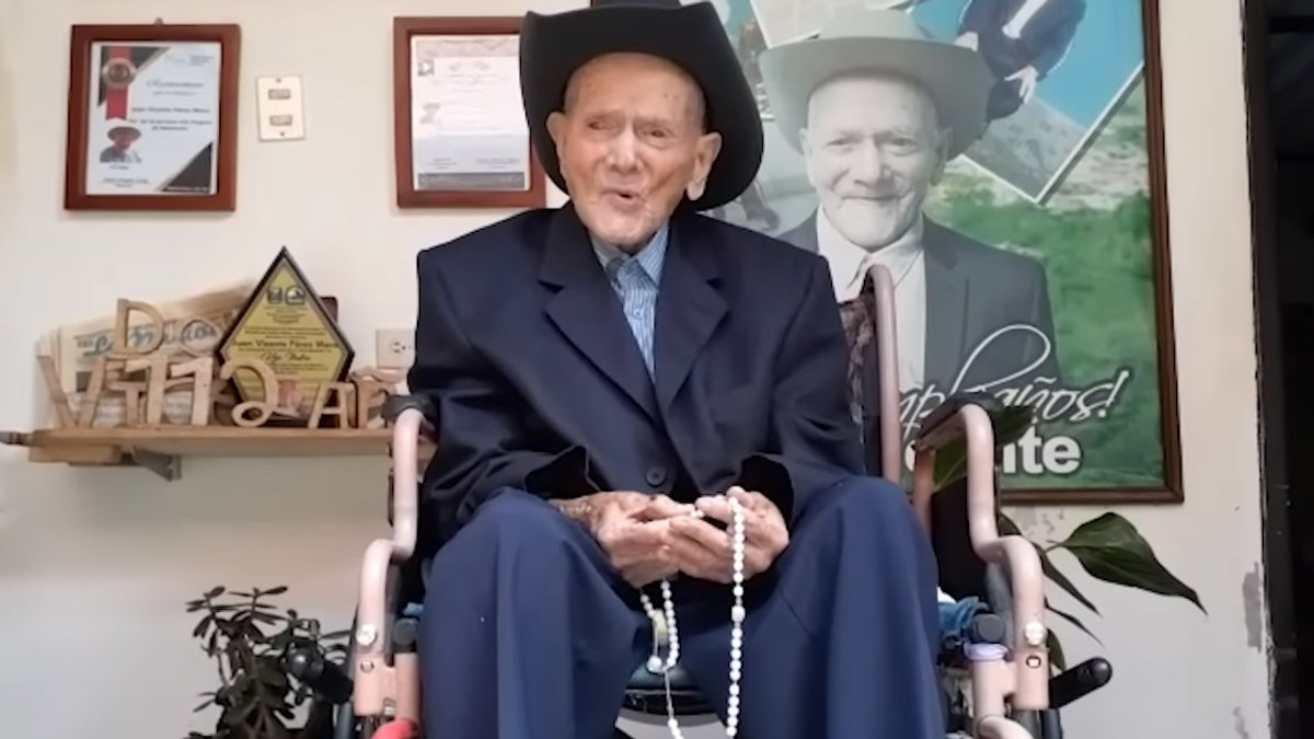 WEB3-VENEZUELA-GUINNESS-OLDEST-MAN-VICENTE-PEREZ-ROSARY-Guinness-World-Records-LatAm.jpg