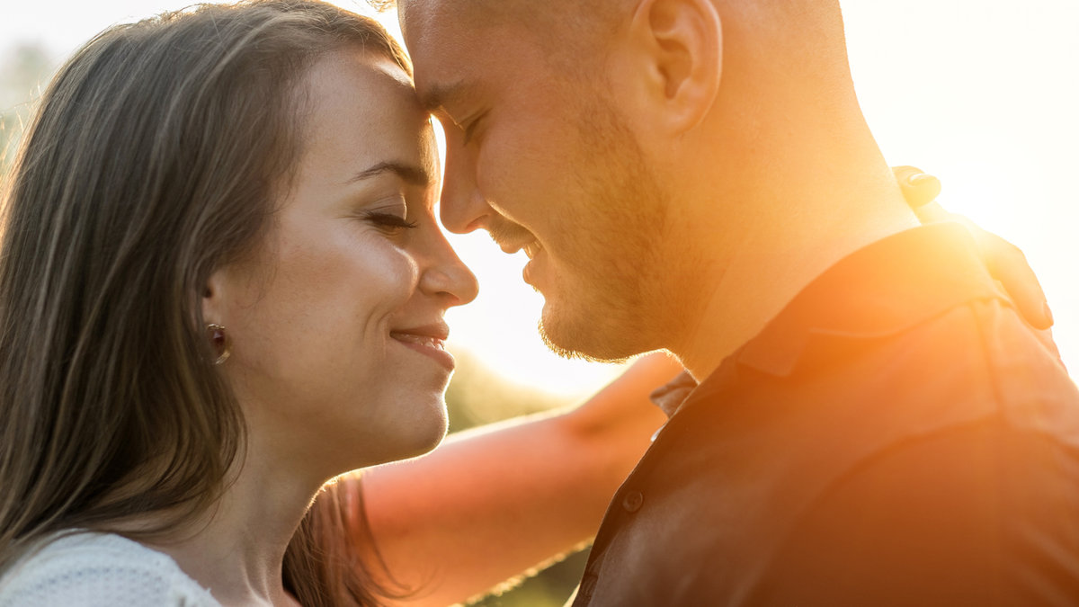 couple-kiss.jpg